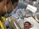 Bé sơ sinh con người mẹ trẻ ung thư giai đoạn cuối giờ ra sao? Bé sơ sinh con người mẹ trẻ ung thư giai đoạn cuối giờ ra sao?