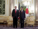 Đến Nhật Bản, ông Trump gây áp lực cắt giảm thặng dư thương mại Đến Nhật Bản, ông Trump gây áp lực cắt giảm thặng dư thương mại