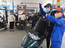 "Cú đấm" tăng giá xăng "Cú đấm" tăng giá xăng