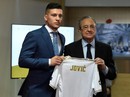 4.500 CĐV Real Madird phát sốt với lễ ra mắt Luka Jovic 4.500 CĐV Real Madird phát sốt với lễ ra mắt Luka Jovic