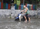 Mưa lớn cuối tuần, "khu nhà giàu" Thảo Điền ngập mênh mông Mưa lớn cuối tuần, "khu nhà giàu" Thảo Điền ngập mênh mông