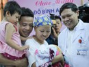 Mẹ ung thư vú giai đoạn cuối hạnh phúc đón con trai Đỗ Bình An xuất viện Mẹ ung thư vú giai đoạn cuối hạnh phúc đón con trai Đỗ Bình An xuất viện