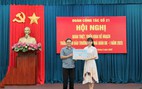 Hoa hậu Võ Thu Sương mặc áo dài đến Trường Sa làm thiện nguyện