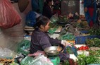 Mưa ngập đồng, giá rau xanh tại chợ Hà Nội tăng mạnh