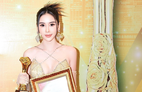 Hoa hậu Trịnh Thanh Hồng nhận giải thưởng 'Ngôi sao tỏa sáng'