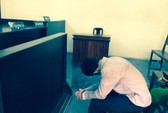 Đưa em gái buồn đời vào khách sạn, thiếu niên lãnh án