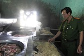 Ớn lạnh 700 kg ruột heo hôi thối sắp được đưa vào quán nhậu ở miền Tây