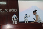 Đại học Lạc Hồng mua 2 robot để dạy học