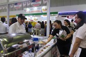 Mỗi tháng người Việt ăn 15.000 tấn thịt gà ngoại giá siêu rẻ