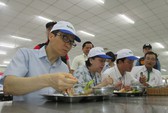 Tạm ngưng hoạt động công ty suất ăn công nghiệp nhếch nhác