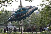Trung Quốc: Trực thăng rơi xuống bãi đậu xe ở Bắc Kinh, 4 người nhập viện