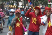 Người hâm mộ cả nước náo nức cổ vũ Olympic Việt Nam