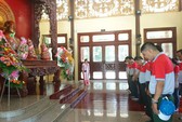 Cán bộ Công đoàn, CNVC-LĐ về thăm quê hương Bác Tôn