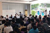 Hơn 100 người đến Sở Xây dựng TP HCM đòi nhà ở xã hội