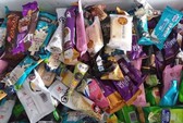Bắt giữ 8.000 que kem Trung Quốc nhập lậu