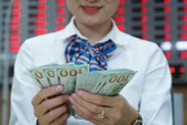 Giá USD ngân hàng lại tăng, giá vàng SJC giảm mạnh