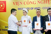 Viện Công nghệ chống làm giả: Từ vinh danh thuốc ung thư giả Vinaca đến thành lập ban