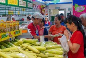 Gian nan đưa hàng vào siêu thị