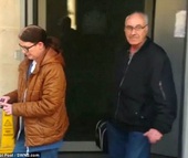 Vợ rạch mặt chồng vì ham chơi với chó