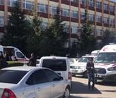 Cầm súng xông vào trường đại học định giết hiệu trưởng?