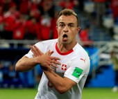 Đá bóng, miễn bàn chính trị