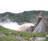 Khát trên nguồn nước