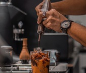 Món cà phê đựng trong ống tiêm ở Thái Lan