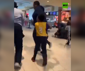 Cơn ác mộng giẫm đạp nhau khi tiếng súng nổ ở trung tâm thương mại