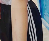 Mẹ qua đời, bé gái 12 tuổi thường xuyên bị cha ruột đánh đập