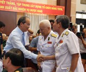 Lãnh đạo TP HCM gặp mặt cán bộ quân đội cấp tướng nghỉ hưu