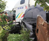 Vụ container lùa ôtô: Có đến 4 người trong 1 gia đình tử nạn