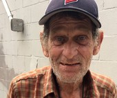 Người đàn ông vô gia cư trở lại trường học sau gần nửa thế kỷ