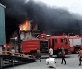 CLIP: Vụ cháy lớn cơ sở sản xuất bao bì ngày 26 Tết, thiệt hại hàng tỉ đồng