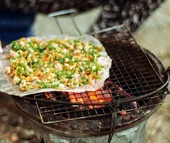Ngây ngất với bánh tráng nướng chùa Thầy