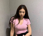 Mặc đồ màu gì vừa sành điệu vừa tốt cho chuyện tình duyên?