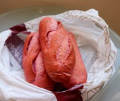 Bánh mì thanh long của Việt Nam lên báo Mỹ