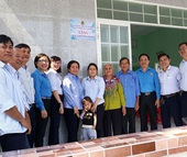 Giúp đoàn viên khó khăn an cư