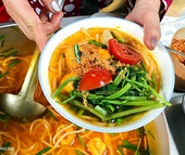 Canh bún hai miền