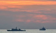 Tàu hải quân Trung Quốc áp sát bãi Cỏ Mây
