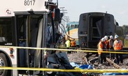 Xe buýt đâm tàu hỏa, 40 người thương vong