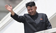 Ông Kim Jong-un chống gậy tái xuất hiện