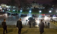 Washington thoát nạn đóng cửa