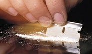Vỡ túi cocaine trong bụng khách, máy bay hạ cánh gấp