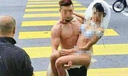 Cô dâu, chú rể” khoe thân trên đường