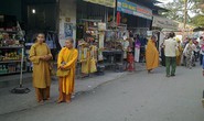 Ăn mày, sư giả xuống đường