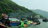 Tàu câu mực bị lửa thiêu rụi