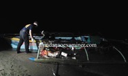 Bị cá mập tấn công sau khi tàu cháy