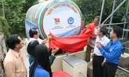 SAWACO tặng bồn nước sạch cho dân nghèo