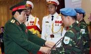 2 sĩ quan Việt Nam nhận mũ nồi xanh gìn giữ hoà bình LHQ