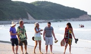Hơn 100 khách quốc tế muốn ở lại đảo “trải nghiệm” bão Thần Sấm
